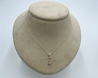 t905 Beautiful Sterling Silver "L" Chain Necklace
