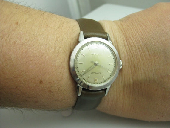 b704 Classic Unisex Automatic Movado Wristwatch - image 5