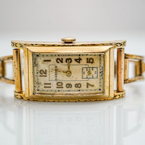 K334 Vintage 1930&#39;s Woman&#39;s Banner Wristwatch with Bracelet Band