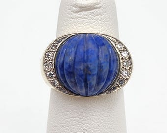 e665 Vintage Unisex 14kt Yellow Gold Carved Domed Lapis Lazuli and Diamond Ring