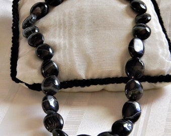 h770 Beautiful Flat Beaded Necklace in Black Agate with Magnetic clasp
