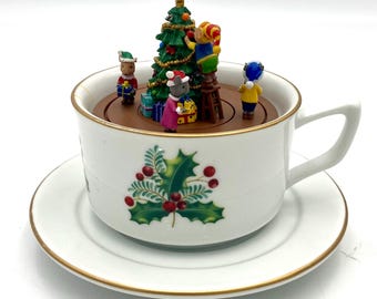u802 Vintage Mr Christmas Teacup Music Box Animated Jingle Bells Mice Decorating