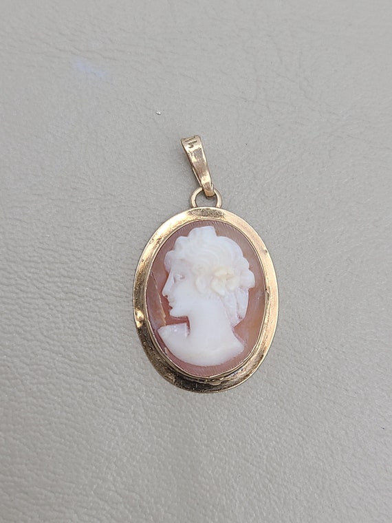 k836 Lovely Vintage Ladies 14kt Yellow Gold Cameo 