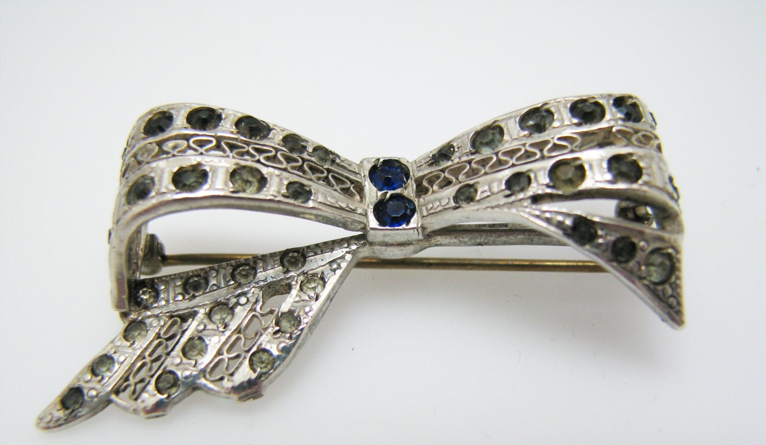 Anniv.Uwブローチ A913 Unique Vintage Bow Brooch in Sterling Silver With Blue