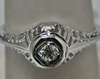 H114 Beautiful Vintage Diamond Ring in 14k White Gold Size 6
