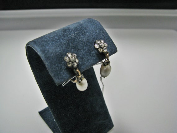 H181 Unique Flower Shaped Clip On Earrings with P… - image 5