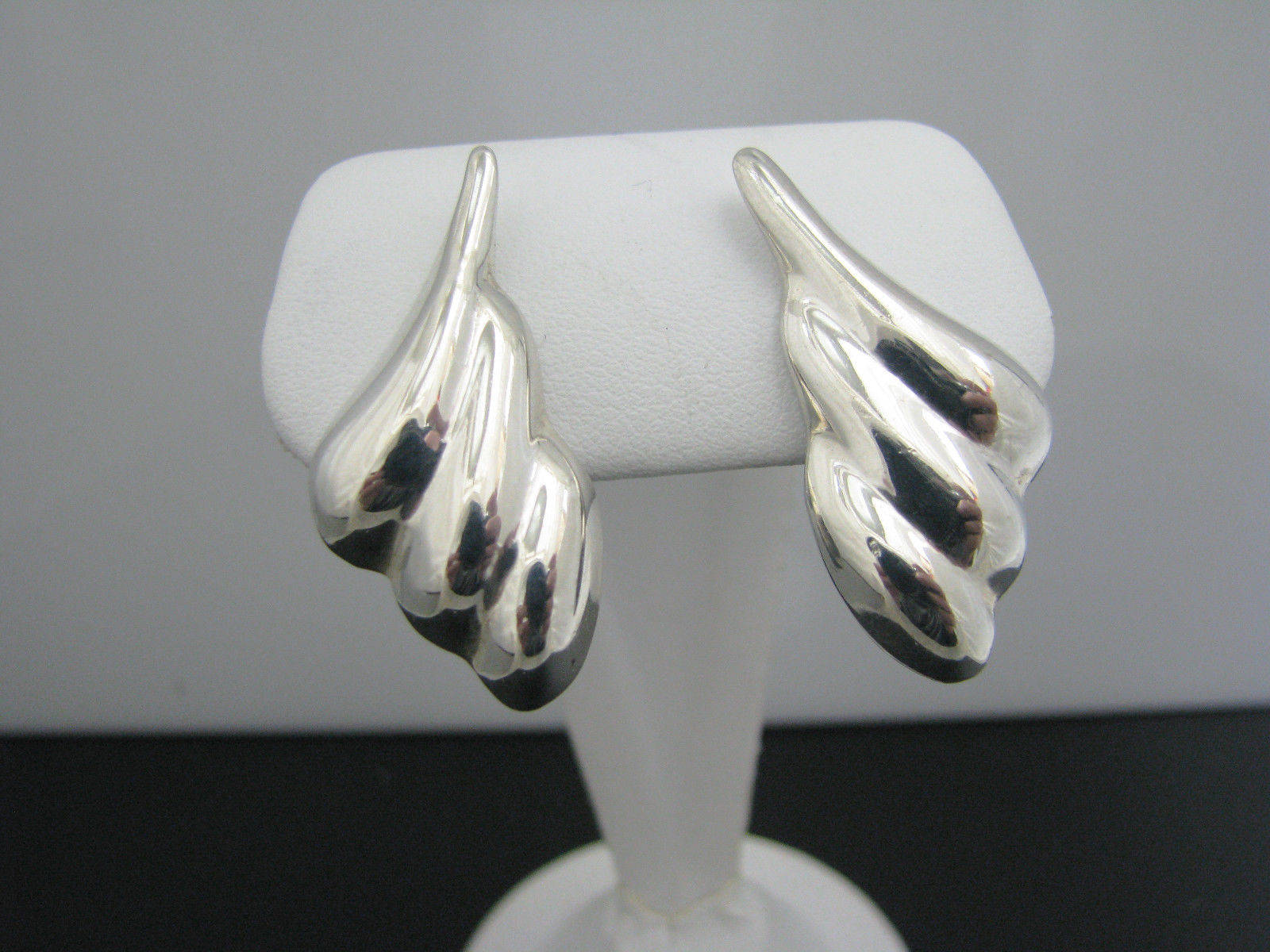 ★SENTIMENTS★ NO.431 [SILVER] EARRING Paparazzi ♥ Glitzy Gesture - Silver ♥ Earrings