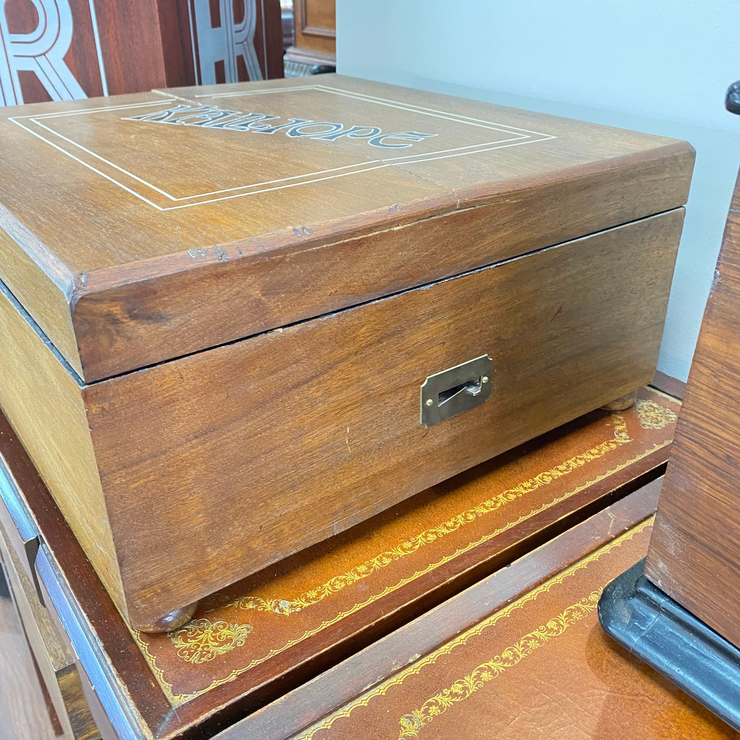 C106 Antique 1890's Calliope Disc Playing Bells Musical Box