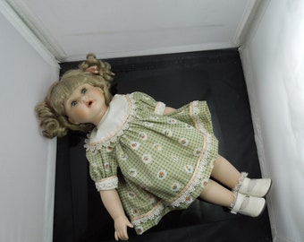 h686 Vintage Doll with cloth Body Porcelain Head, Hands, Legs and Feet