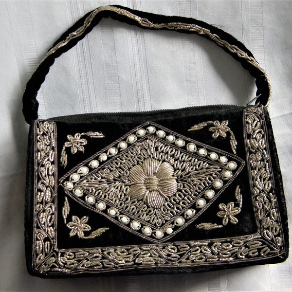 p118 Vintage Black Velvet Beaded and Embroidered Evening Bag with Zipper