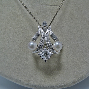 H104 Stunning Diamond with Pearls Necklace in 14k White Gold