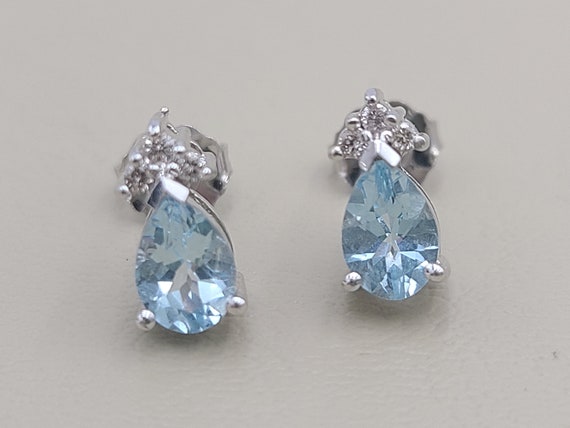 k830 Pretty Pear Shaped Aquamarine and Diamond St… - image 1