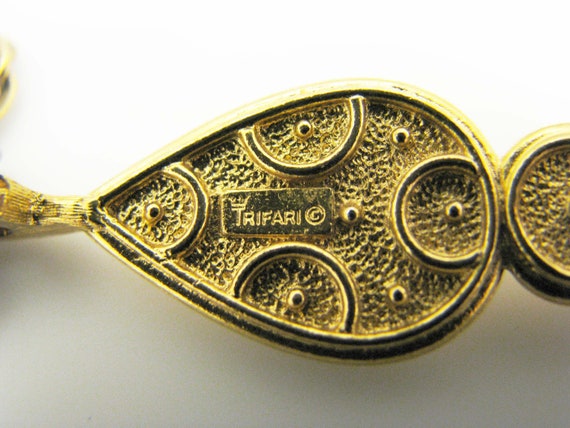 j156 Beautiful Vintage Trifari Tassel Necklace fr… - image 4