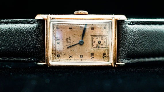 K554 Vintage Elgin De Luxe Mechanical Wristwatch - image 1