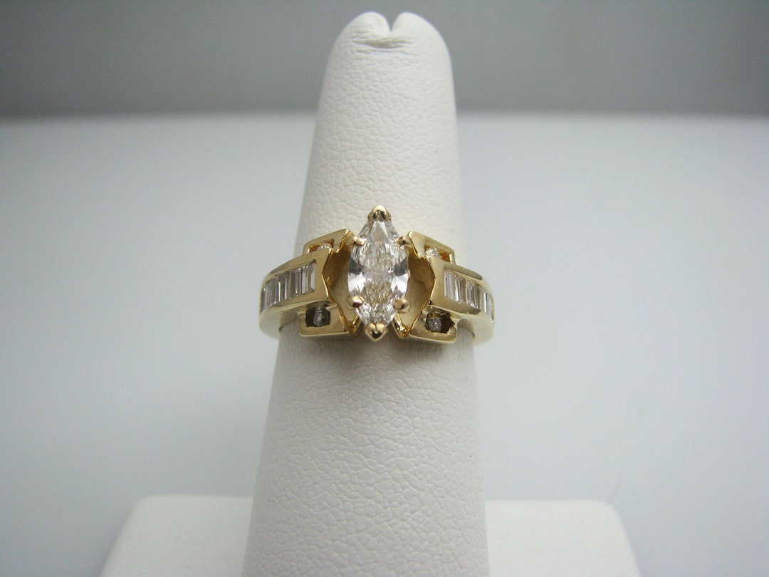 B276 Beautiful 14kt Yellow Gold Marquise Diamond Engagement