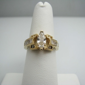 b276 Beautiful 14kt Yellow Gold Marquise Diamond Engagement ring