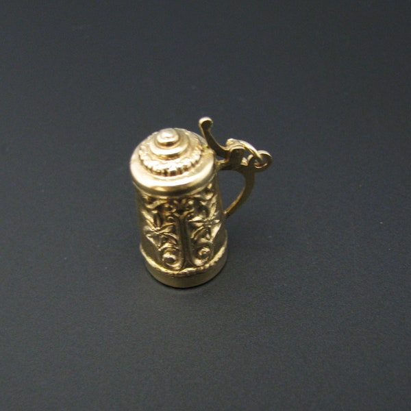 c733 Great 3D German Style Beer Stein Charm/ Pendant in 14k Yellow Gold