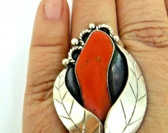 r989 Vintage Oxidized Sterling Silver Feather and Carved Branch Coral Ring Size 5.75