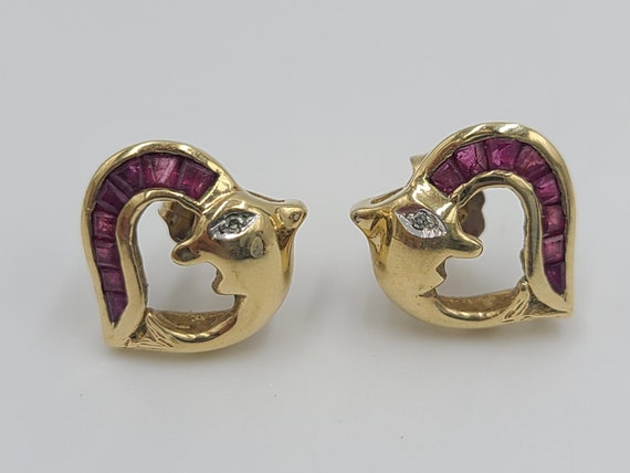 s209 Cute 10kt Yellow Gold Ruby & Dolphin Heart S… - image 2