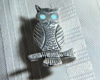 p080 Pretty Sterling Silver Owl Brooch with Inlaid Turquoise Eyes