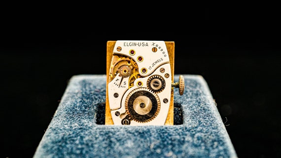 K554 Vintage Elgin De Luxe Mechanical Wristwatch - image 8