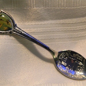 j653 Nice Vintage Preowned Souvenir Spoon from New York