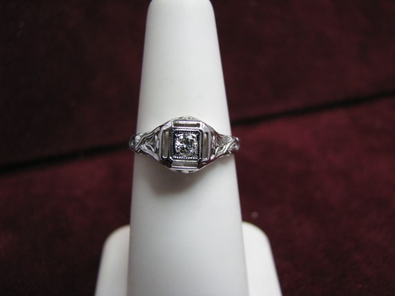 b133 Beautiful 18kt White Gold Antique Diamond En… - image 1