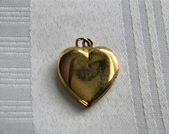 p359 Lovely Preowned Polished Heart locket - Gold Filled