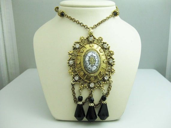 Costume pendants deals