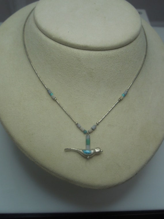 q527 Pretty Parrot Silver Tone Necklace Size 15" - image 3