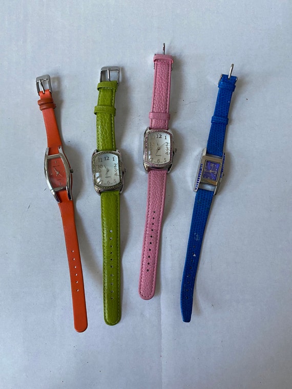 U357 Vintage Lot of 4 Elegant Unisex Wrist Watches Overstock  display picture 1