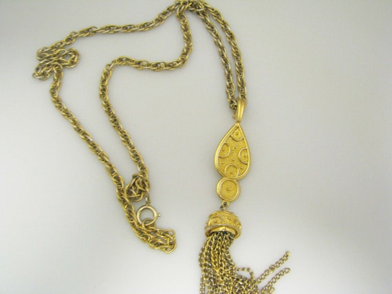 j156 Beautiful Vintage Trifari Tassel Necklace fr… - image 3