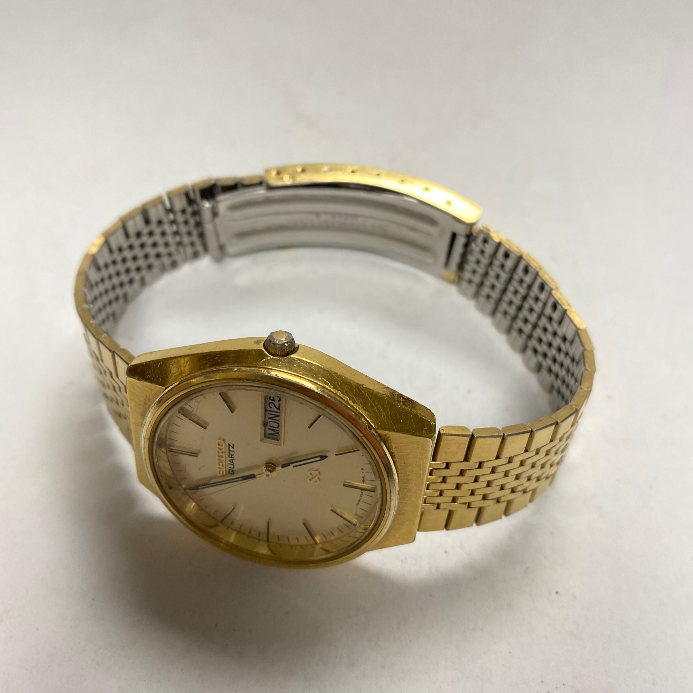 M213 Seiko Quartz Japan Water Resistant Stainless Steel Unisex 
