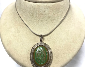 u555 Vintage Sterling Silver Snake Chain Necklace 19.5" Green Jade Oval Pendant