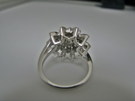 H194 Gorgeous Flower Shaped Multiple Diamond Ring… - image 7