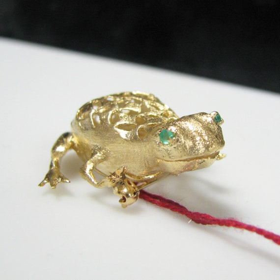 g030 Unique 14k Yellow Gold Emerald Frog Brooch /… - image 2