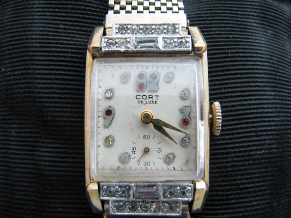 b620 Vintage Ladies Gold Tone Cort Deluxe Wristwa… - image 2