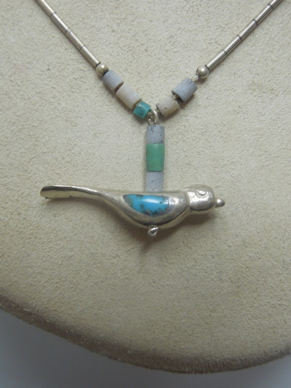 q527 Pretty Parrot Silver Tone Necklace Size 15" - image 4