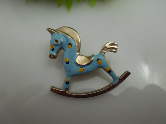 q113 Silver Tone Cute Little Rocking Horse Pin/Br… - image 1