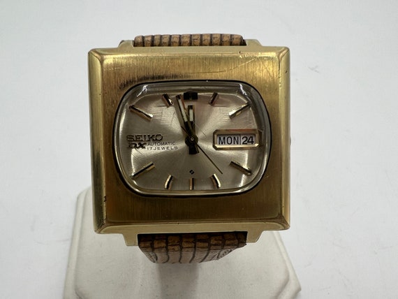 u148 Vintage Seiko DX Automatic Day Date 17J Wris… - image 1