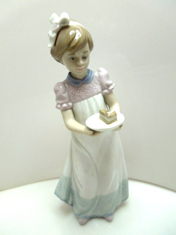 S668 Vintage LLADRO Porcelain Figure Happy Birthday Girl With Cake