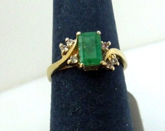 s858 14kt Yellow Gold Emerald Diamond .03 cts Ring Size 5 1/2(US) Signed