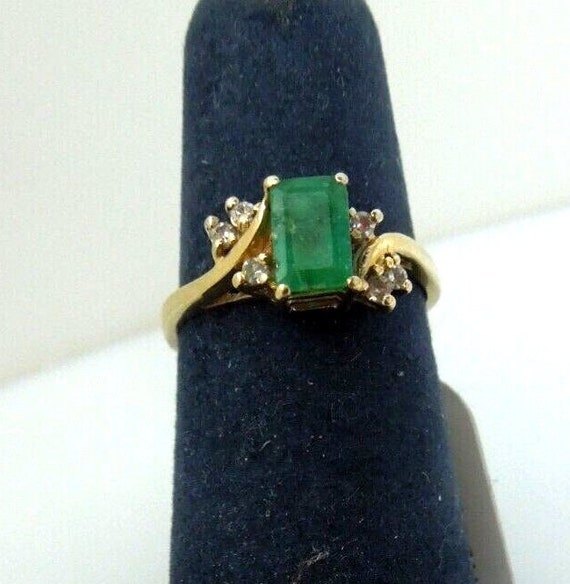 s858 14kt Yellow Gold Emerald Diamond .03 cts Rin… - image 1