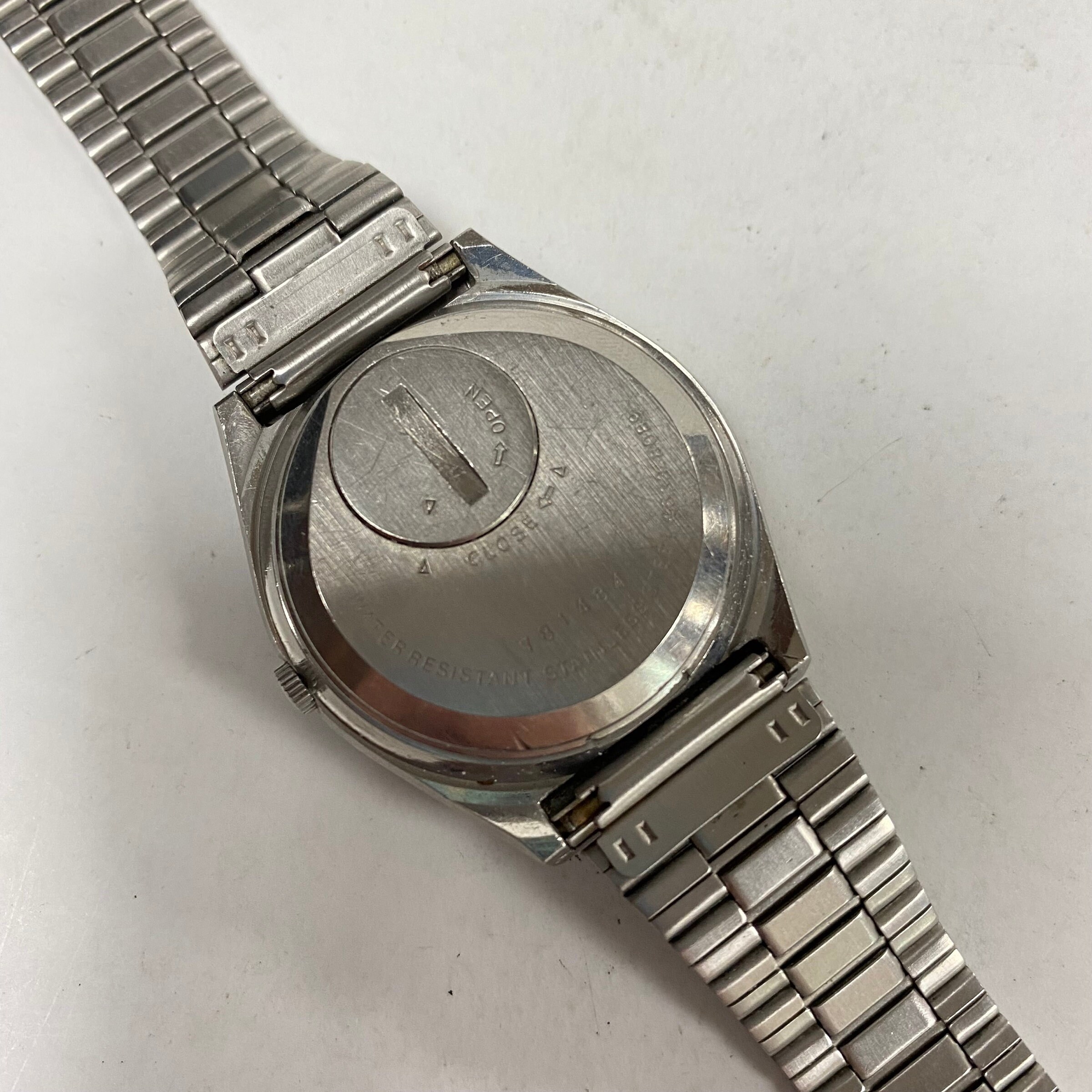 M189 Seiko Quartz 4004 Unisex Quartz Wrist Watch Stainless Steel