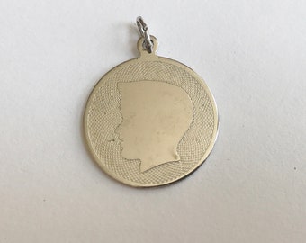 e250 Vintage Silver Tone Image of a Boy Round Charm Pendant