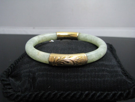 b838 Beautiful 14kt Yellow Gold Jade Bangle Brace… - image 1