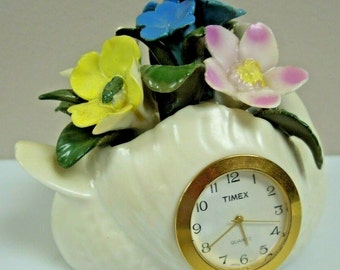 q879 Vintage Swan (with broken head and half petal) Flower White Ceramic Porcelain Swan Timex Quartz Clock