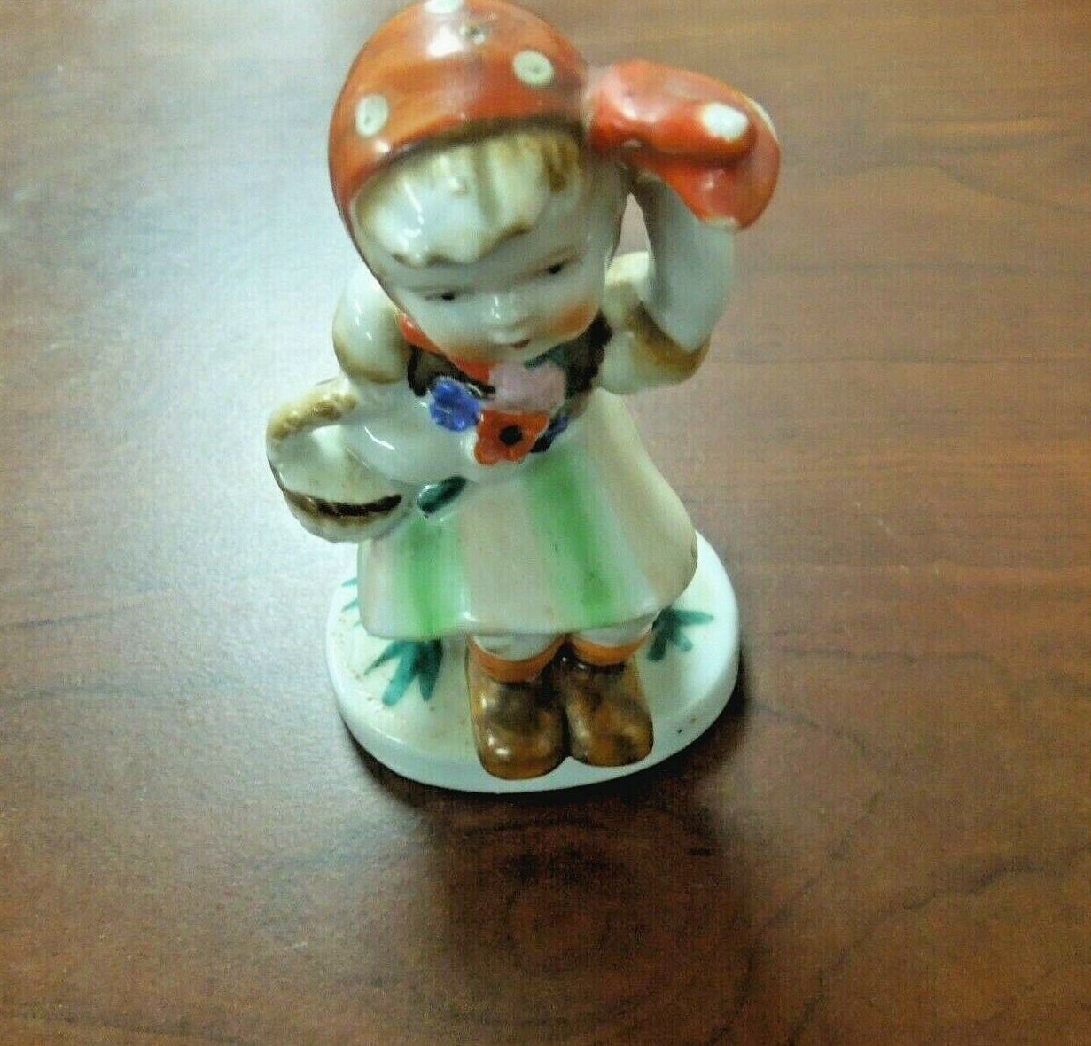 R099 Occupied Japan Ceramic Figurine, Little Girl Sitting on