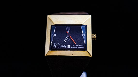 K558 Vintage CastleCliff Wristwatch - image 3