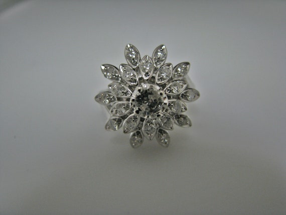 H194 Gorgeous Flower Shaped Multiple Diamond Ring… - image 5
